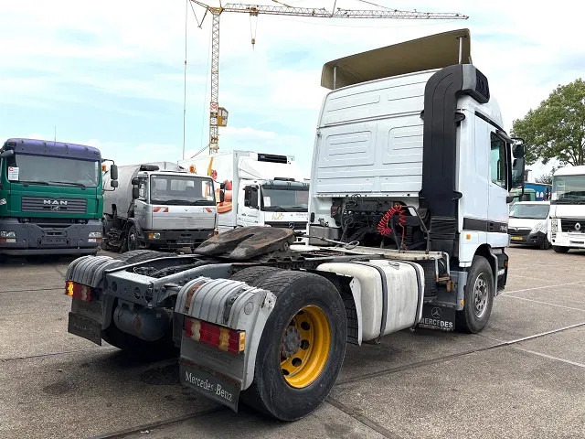 Mercedes-Benz Actros 1840 LS (MP1) (EPS WITH CLUTCH (3 PEDALS) / RETARDER / ROOF SPOILER / ETC.) - شاحنة جرار: صور 3 Mercedes-Benz Actros 1840 LS (MP1) (EPS WITH CLUTCH (3 PEDALS) / RETARDER / ROOF SPOILER / ETC.) - شاحنة جرار: صور 3