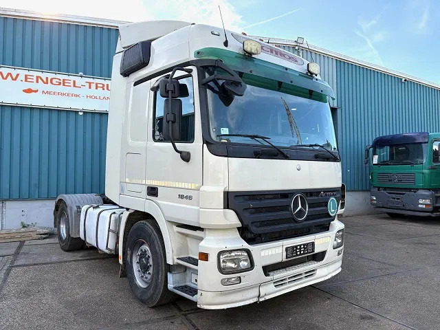 Mercedes-Benz Actros 1846 LS (MP2) (EPS WITH CLUTCH (3 PEDALS) / RETARDER / AIRCONDITIONING / ETC) - شاحنة جرار: صور 2 Mercedes-Benz Actros 1846 LS (MP2) (EPS WITH CLUTCH (3 PEDALS) / RETARDER / AIRCONDITIONING / ETC) - شاحنة جرار: صور 2