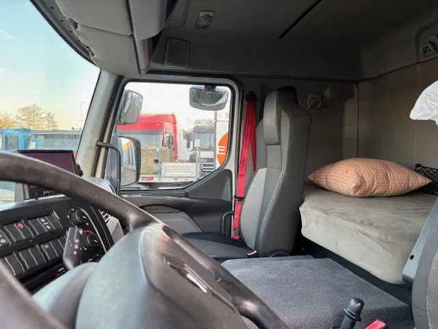 مبردة شاحنة Renault D 19 D320 SLEEPERCAB 4x2 LAMBERET / THERMOKING (EURO 6 / RETARDER / AUTOMATIC GEARBOX / AIRCONDITIONING): صور 12