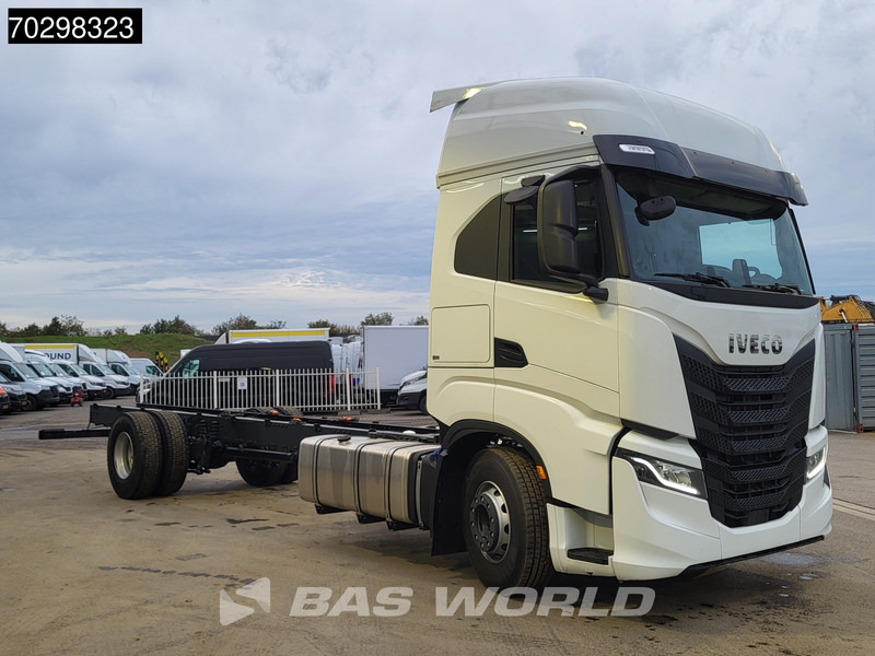 Iveco S-Way 420 4X2 NEW! Chassis, Automatic Standklima 2xTanks Euro 6 - الشاسيه شاحنة: صور 3 Iveco S-Way 420 4X2 NEW! Chassis, Automatic Standklima 2xTanks Euro 6 - الشاسيه شاحنة: صور 3