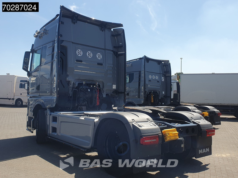 MAN TGX 18.520 4X2 Individual Lion S! GX Retarder Full-Air 2x Tanks Navi LED ACC Euro 6 - شاحنة جرار: صور 2 MAN TGX 18.520 4X2 Individual Lion S! GX Retarder Full-Air 2x Tanks Navi LED ACC Euro 6 - شاحنة جرار: صور 2