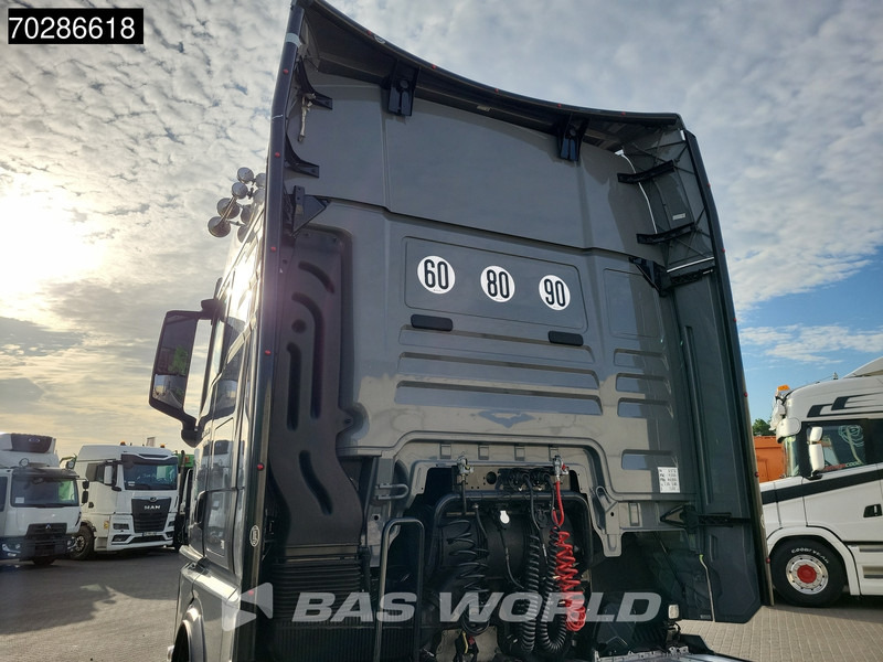 MAN TGX 18.520 4X2 Individual Lion S! GX Retarder Full-Air 2x Tanks Navi LED ACC Euro 6 - شاحنة جرار: صور 3 MAN TGX 18.520 4X2 Individual Lion S! GX Retarder Full-Air 2x Tanks Navi LED ACC Euro 6 - شاحنة جرار: صور 3