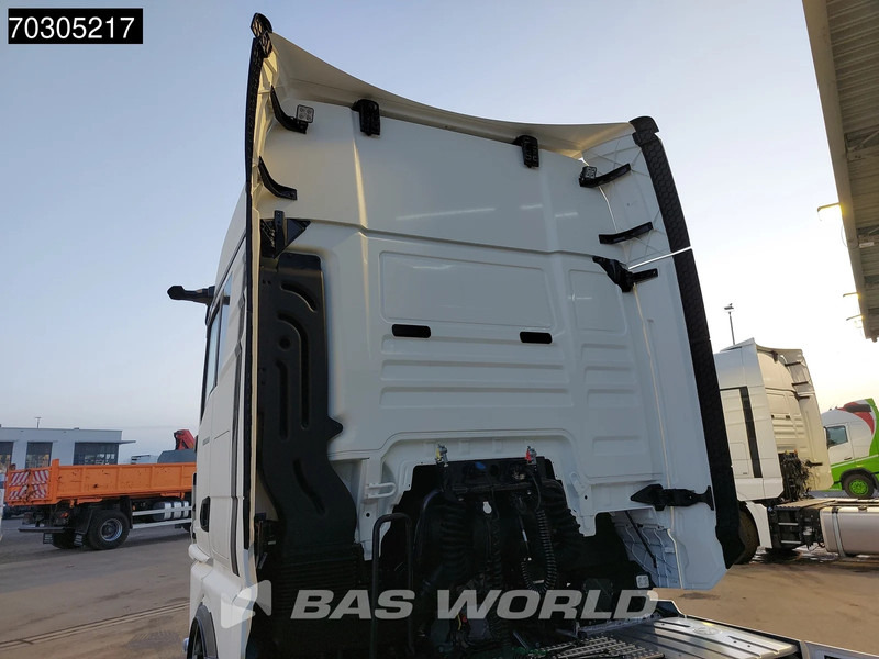 MAN TGX 18.520 4X2 NEW! GX Retarder 2x Tanks Alcoa Standklima MirrorCam Navi LED - شاحنة جرار: صور 5 MAN TGX 18.520 4X2 NEW! GX Retarder 2x Tanks Alcoa Standklima MirrorCam Navi LED - شاحنة جرار: صور 5