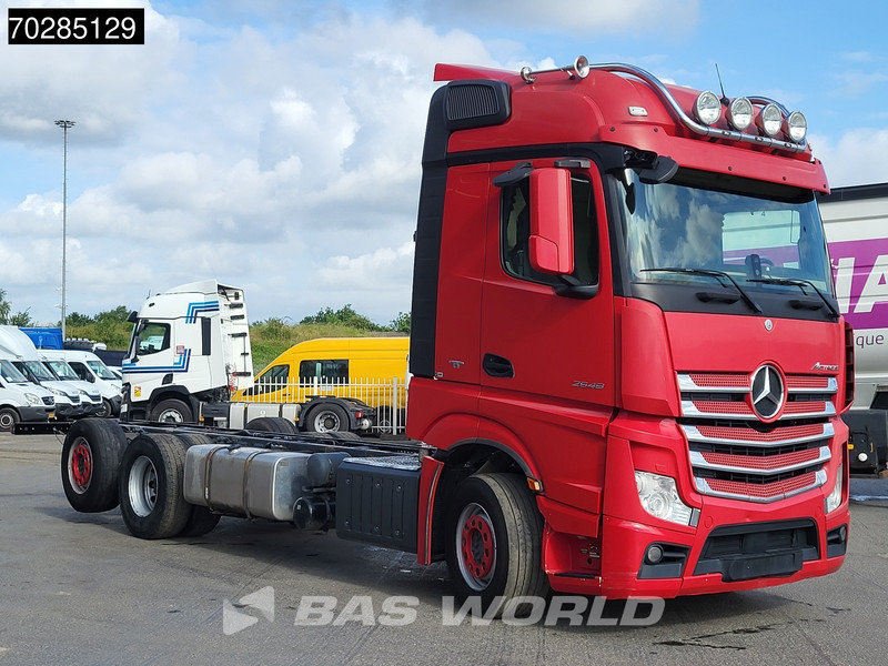 Mercedes-Benz Actros 2548 Actros 6X2 BigSpace Retarder PTO Liftachse Xenon ACC Navi Euro 6 - الشاسيه شاحنة: صور 3 Mercedes-Benz Actros 2548 Actros 6X2 BigSpace Retarder PTO Liftachse Xenon ACC Navi Euro 6 - الشاسيه شاحنة: صور 3