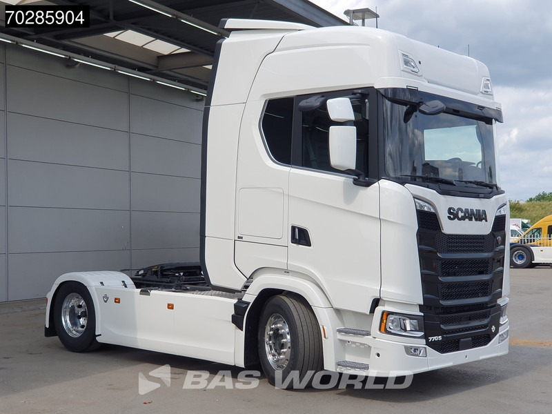 Scania S770 4X2 Full-Air Retarder 2x Tanks Standklima Alcoa's Leather - شاحنة جرار: صور 3 Scania S770 4X2 Full-Air Retarder 2x Tanks Standklima Alcoa's Leather - شاحنة جرار: صور 3