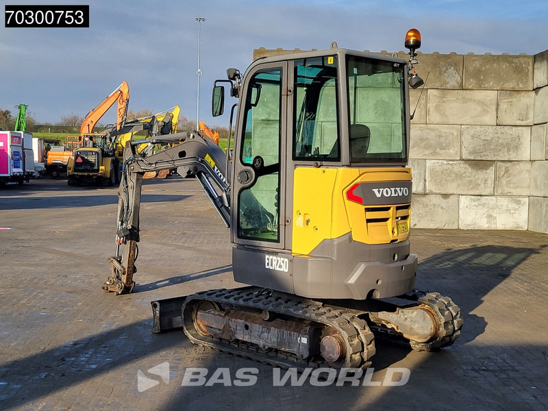 Volvo ECR25 D - حفارة مصغرة: صور 3 Volvo ECR25 D - حفارة مصغرة: صور 3