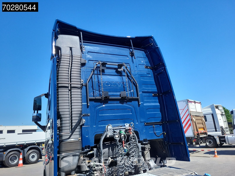 Volvo FH 460 FH 4X2 Low Mileage! VEB+ 2x Tanks - شاحنة جرار: صور 3 Volvo FH 460 FH 4X2 Low Mileage! VEB+ 2x Tanks - شاحنة جرار: صور 3