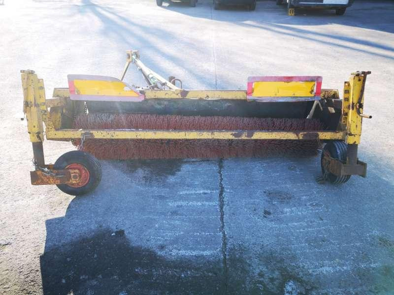 BALAIS 3 POINTS - مكنسة: صور 2 BALAIS 3 POINTS - مكنسة: صور 2