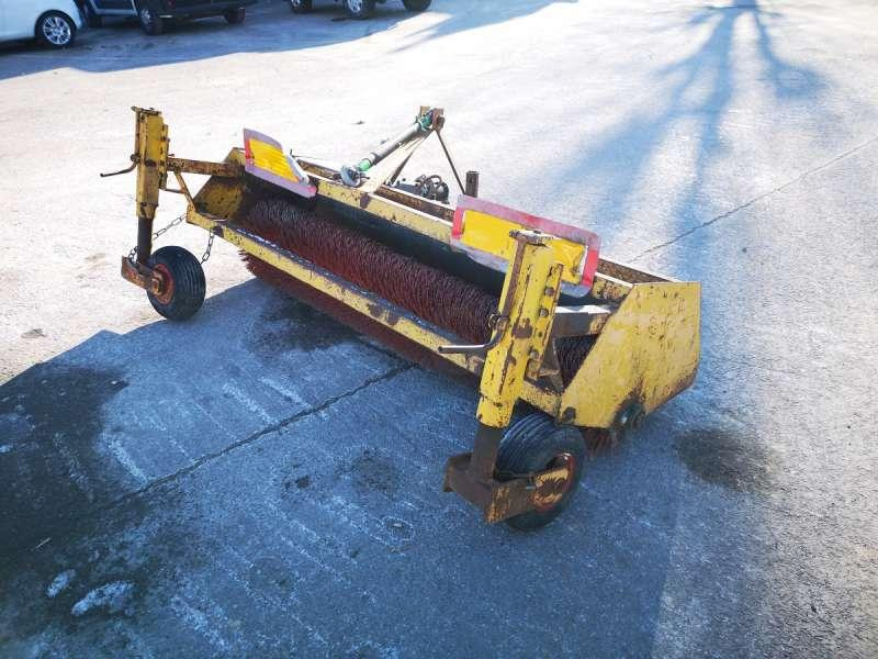 BALAIS 3 POINTS - مكنسة: صور 3 BALAIS 3 POINTS - مكنسة: صور 3