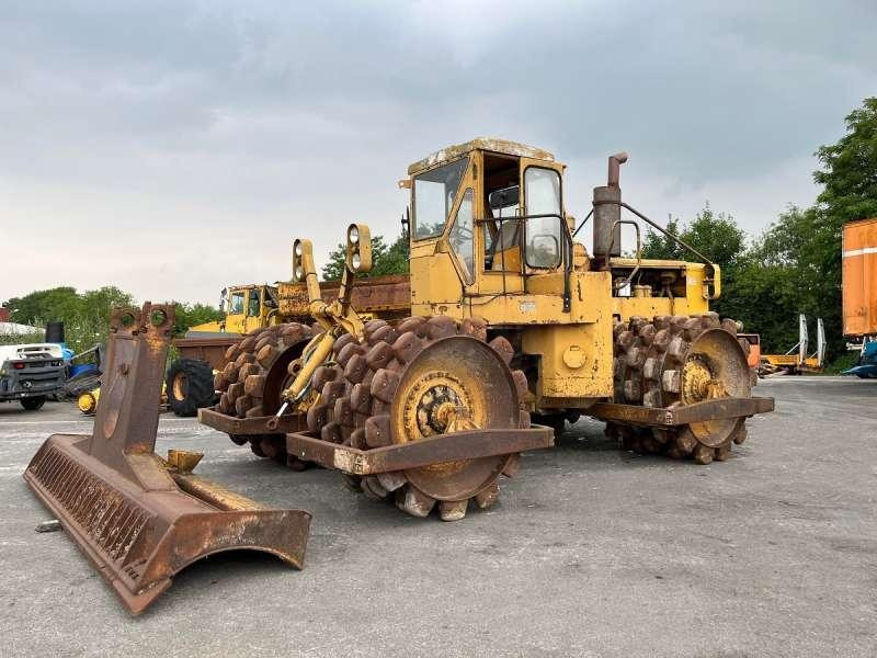 Caterpillar 825 + porte engins - مدماج: صور 1 Caterpillar 825 + porte engins - مدماج: صور 1