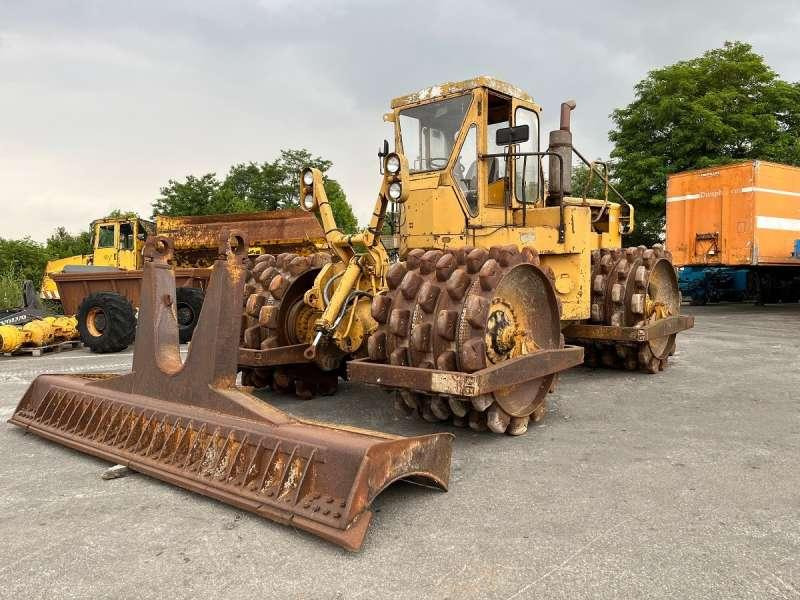 Caterpillar 825 + porte engins - مدماج: صور 3 Caterpillar 825 + porte engins - مدماج: صور 3