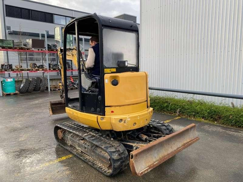 Caterpillar CANOPY 302.7DCR MACHINE SUISSE - حفارة مصغرة: صور 3 Caterpillar CANOPY 302.7DCR MACHINE SUISSE - حفارة مصغرة: صور 3