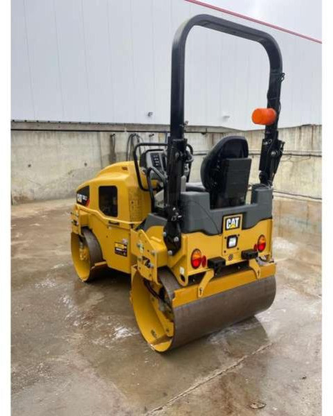 Caterpillar CB2.7 - مدحلة الأسفلت: صور 4 Caterpillar CB2.7 - مدحلة الأسفلت: صور 4