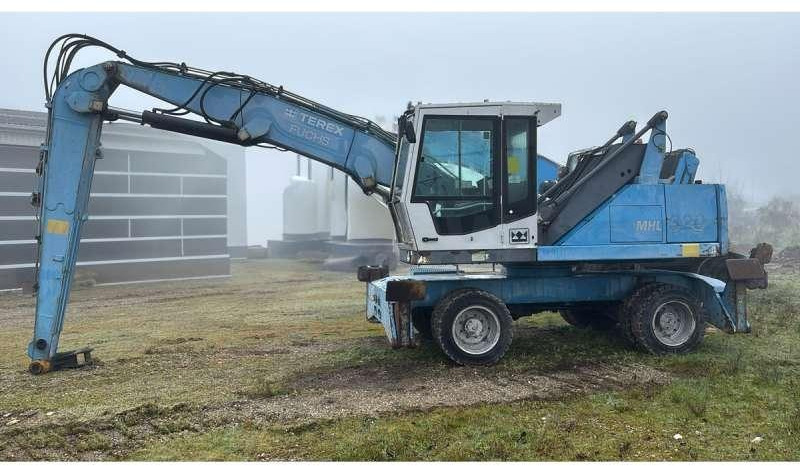 Fuchs MHL320 - حفارة النقل والشحن: صور 1 Fuchs MHL320 - حفارة النقل والشحن: صور 1