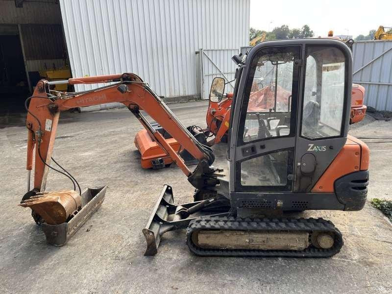 Hitachi ZX25 CLR - حفارة مصغرة: صور 4 Hitachi ZX25 CLR - حفارة مصغرة: صور 4