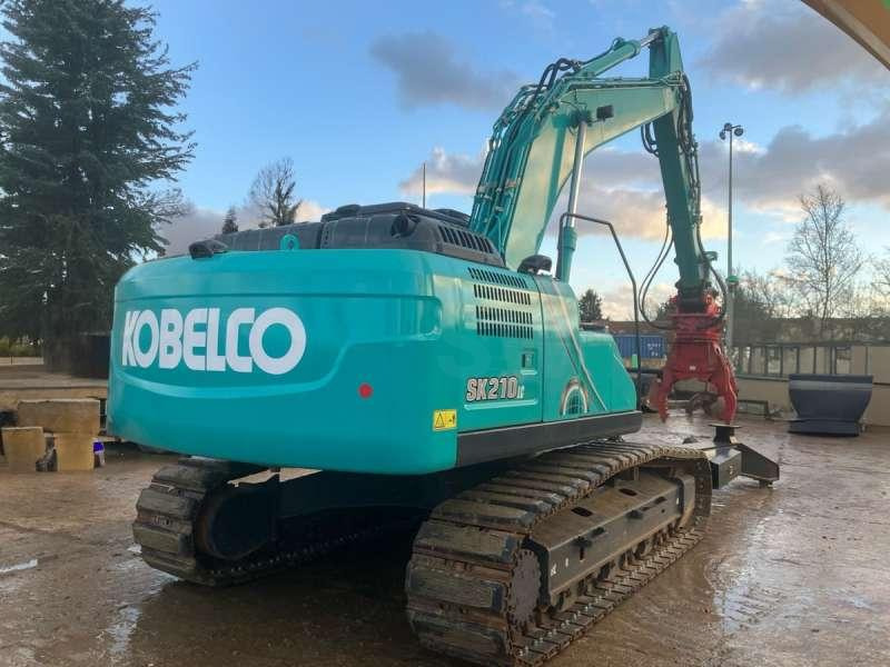 Kobelco SK210LC-10E - حفارة النقل والشحن: صور 4 Kobelco SK210LC-10E - حفارة النقل والشحن: صور 4