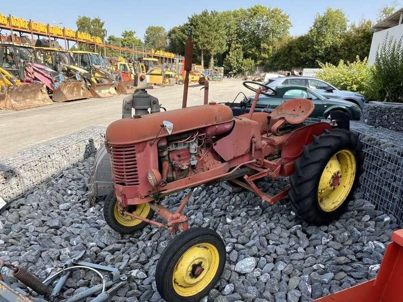 MASSEY-HARRIS PONY 812 - جرار: صور 1 MASSEY-HARRIS PONY 812 - جرار: صور 1