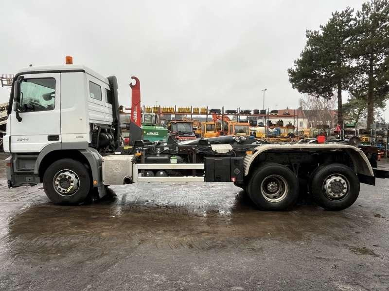 Mercedes ACTROS 2544 - شاحنة ذات الخطاف: صور 4 Mercedes ACTROS 2544 - شاحنة ذات الخطاف: صور 4