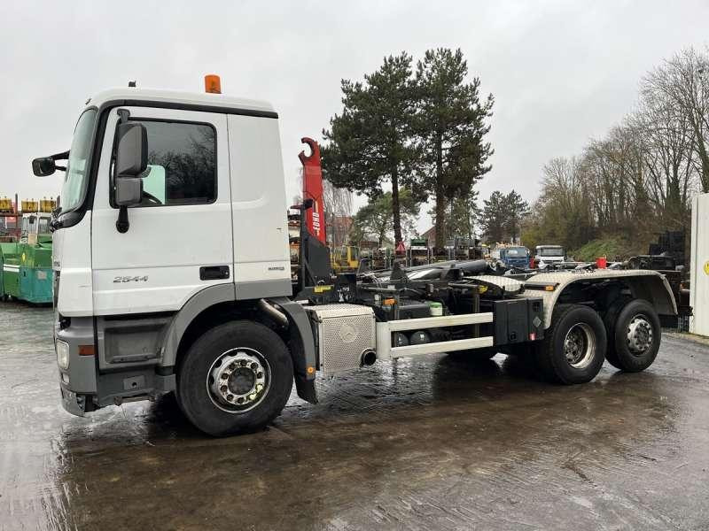Mercedes ACTROS 2544 - شاحنة ذات الخطاف: صور 3 Mercedes ACTROS 2544 - شاحنة ذات الخطاف: صور 3