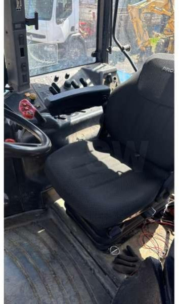 New Holland TM175 - جرار: صور 4 New Holland TM175 - جرار: صور 4