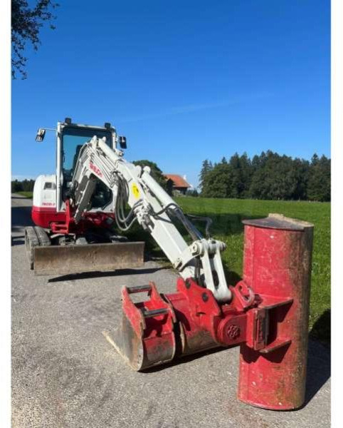 Takeuchi TB235-2 - حفارة مصغرة: صور 2 Takeuchi TB235-2 - حفارة مصغرة: صور 2