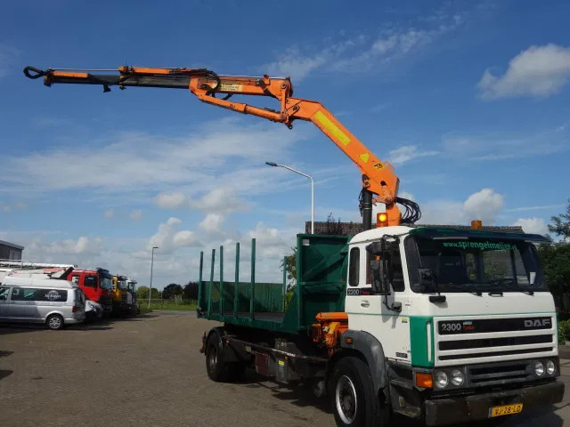 DAF 2300 TURBO HAAKSYSTEEMENPALFINKER KRAAN 9 TON - شاحنة كرين: صور 4 DAF 2300 TURBO HAAKSYSTEEMENPALFINKER KRAAN 9 TON - شاحنة كرين: صور 4