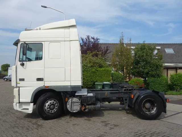 DAF XF 430 EURO3 MANAULE GEAR - شاحنة جرار: صور 5 DAF XF 430 EURO3 MANAULE GEAR - شاحنة جرار: صور 5