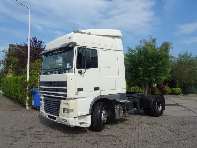 DAF XF 430 EURO3 MANAULE GEAR - شاحنة جرار: صور 4 DAF XF 430 EURO3 MANAULE GEAR - شاحنة جرار: صور 4