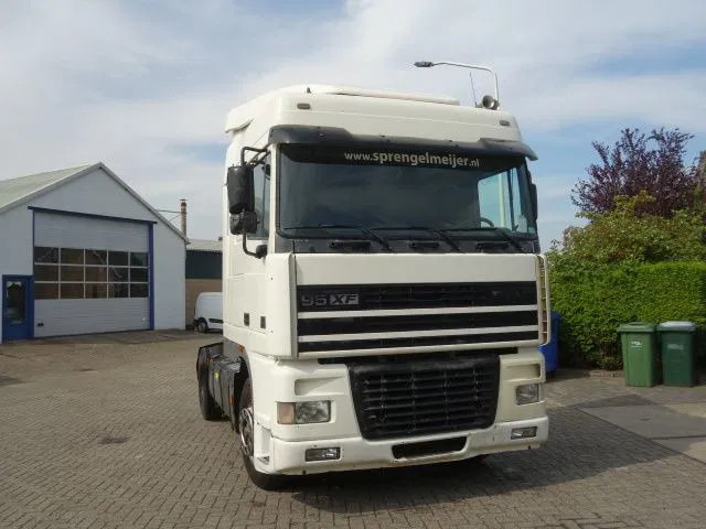 DAF XF 430 EURO3 MANAULE GEAR - شاحنة جرار: صور 1 DAF XF 430 EURO3 MANAULE GEAR - شاحنة جرار: صور 1