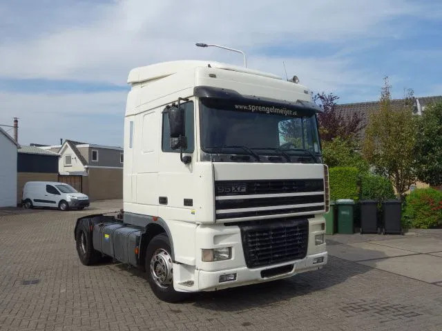 DAF XF 430 EURO3 MANAULE GEAR - شاحنة جرار: صور 2 DAF XF 430 EURO3 MANAULE GEAR - شاحنة جرار: صور 2