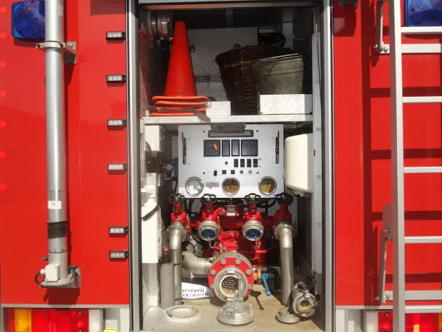 MAN LE 220C GODIVA POMP 2000 LITER TANK,MANUAL GEARBOX - المطافئ: صور 2 MAN LE 220C GODIVA POMP 2000 LITER TANK,MANUAL GEARBOX - المطافئ: صور 2