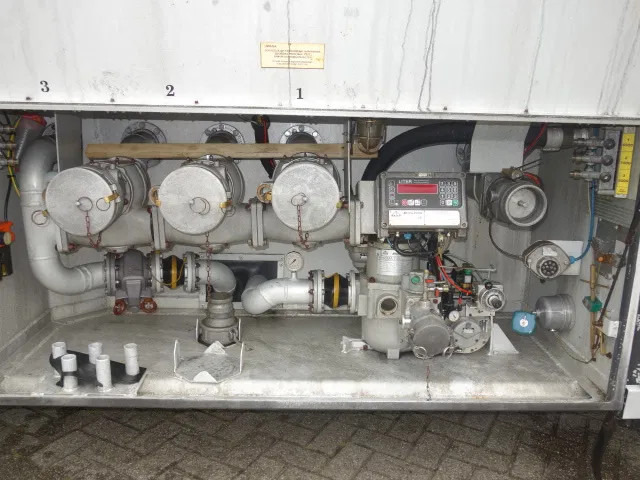 Scania R380 6X2 19205 LITER TANK,MANUAL GEARBOX - شاحنة صهريج: صور 4 Scania R380 6X2 19205 LITER TANK,MANUAL GEARBOX - شاحنة صهريج: صور 4