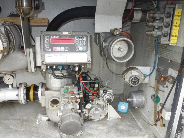 Scania R380 6X2 19205 LITER TANK,MANUAL GEARBOX - شاحنة صهريج: صور 5 Scania R380 6X2 19205 LITER TANK,MANUAL GEARBOX - شاحنة صهريج: صور 5