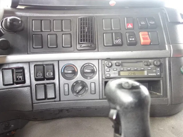 Volvo FM 12 18500liter tank,AIRCO,MANUAL GEARBOX - شاحنة صهريج: صور 4 Volvo FM 12 18500liter tank,AIRCO,MANUAL GEARBOX - شاحنة صهريج: صور 4