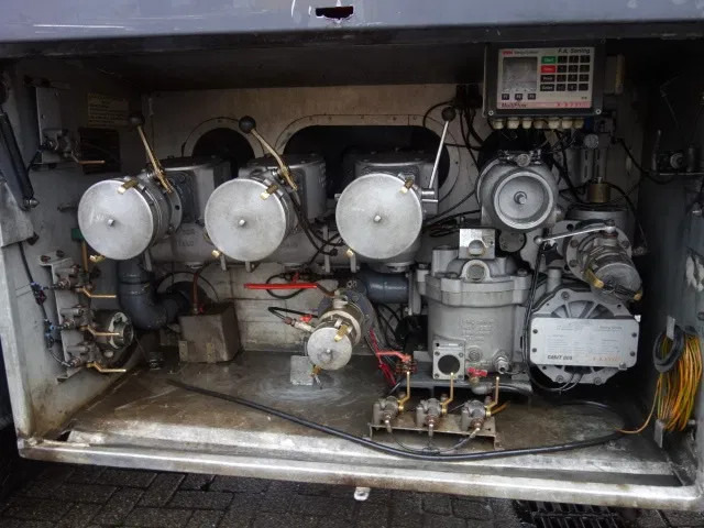 Volvo FM 12 380pk 18700 liter feultank,airco - شاحنة صهريج: صور 5 Volvo FM 12 380pk 18700 liter feultank,airco - شاحنة صهريج: صور 5