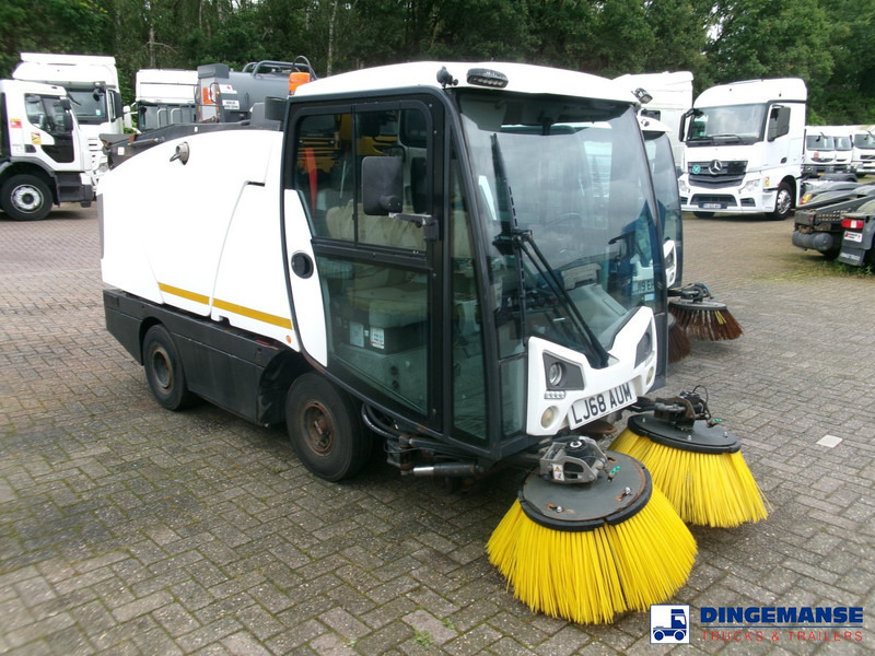 Johnston C202 compact street sweeper - سياره كنس شوارع: صور 2 Johnston C202 compact street sweeper - سياره كنس شوارع: صور 2