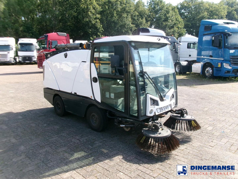 Johnston C202 compact street sweeper - سياره كنس شوارع: صور 2 Johnston C202 compact street sweeper - سياره كنس شوارع: صور 2