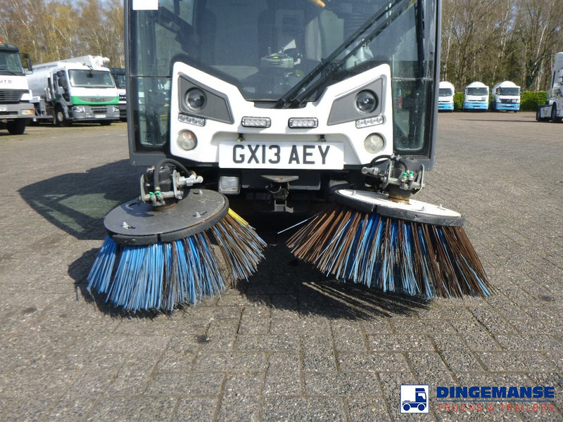 Johnston C202 compact street sweeper - سياره كنس شوارع: صور 5 Johnston C202 compact street sweeper - سياره كنس شوارع: صور 5