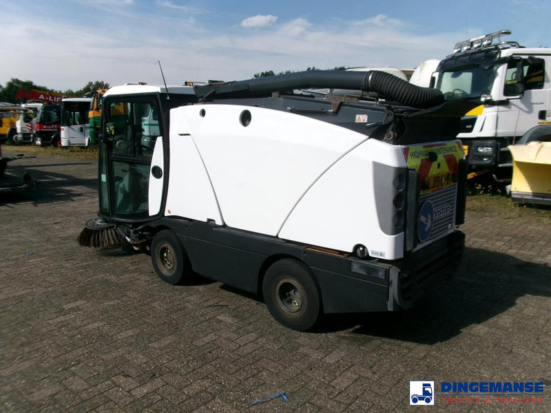 Johnston C202 compact street sweeper - سياره كنس شوارع: صور 3 Johnston C202 compact street sweeper - سياره كنس شوارع: صور 3