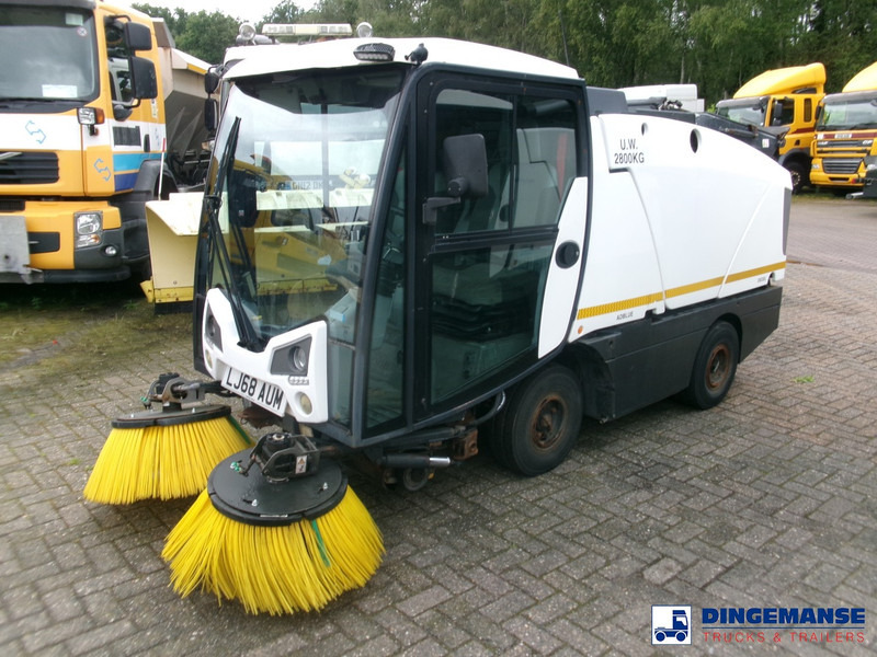 Johnston C202 compact street sweeper - سياره كنس شوارع: صور 1 Johnston C202 compact street sweeper - سياره كنس شوارع: صور 1