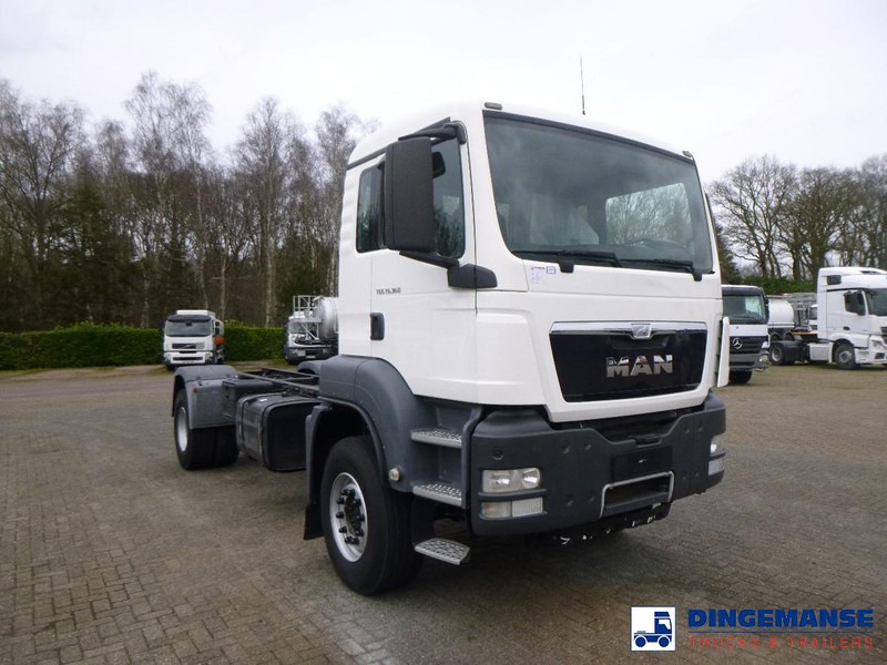 MAN TGS 19.360 4X2 BBS manual Euro 2 chassis + PTO - الشاسيه شاحنة: صور 2 MAN TGS 19.360 4X2 BBS manual Euro 2 chassis + PTO - الشاسيه شاحنة: صور 2