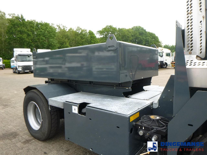 جرارات صالات المطارات MOL RM 255 4X4 terminal drawbar tractor 150 ton: صور 6