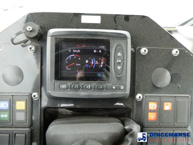 جرارات صالات المطارات MOL RM 255 4X4 terminal drawbar tractor 150 ton: صور 14