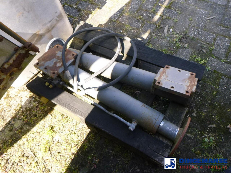 Onbekend 2 Support legs for loading crane - الاسطوانة الهيدروليكية: صور 2 Onbekend 2 Support legs for loading crane - الاسطوانة الهيدروليكية: صور 2