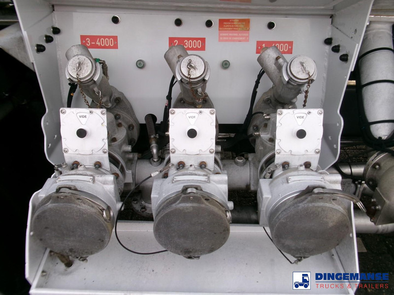 Renault Midlum 280 4x2 fuel tank 11.5 m3 / 3 comp / ADR 07/06/24 - شاحنة صهريج: صور 5 Renault Midlum 280 4x2 fuel tank 11.5 m3 / 3 comp / ADR 07/06/24 - شاحنة صهريج: صور 5