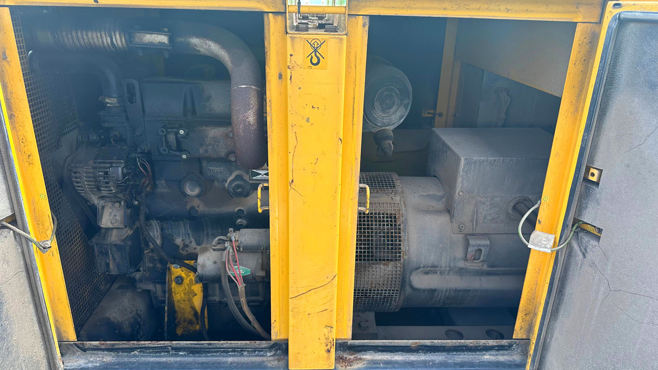 ATLAS Copco QAS 28 Yds BJ 1996 Elektro Stromgenerator Stromaggregat Notstrom - مجموعة المولدات: صور 5 ATLAS Copco QAS 28 Yds BJ 1996 Elektro Stromgenerator Stromaggregat Notstrom - مجموعة المولدات: صور 5