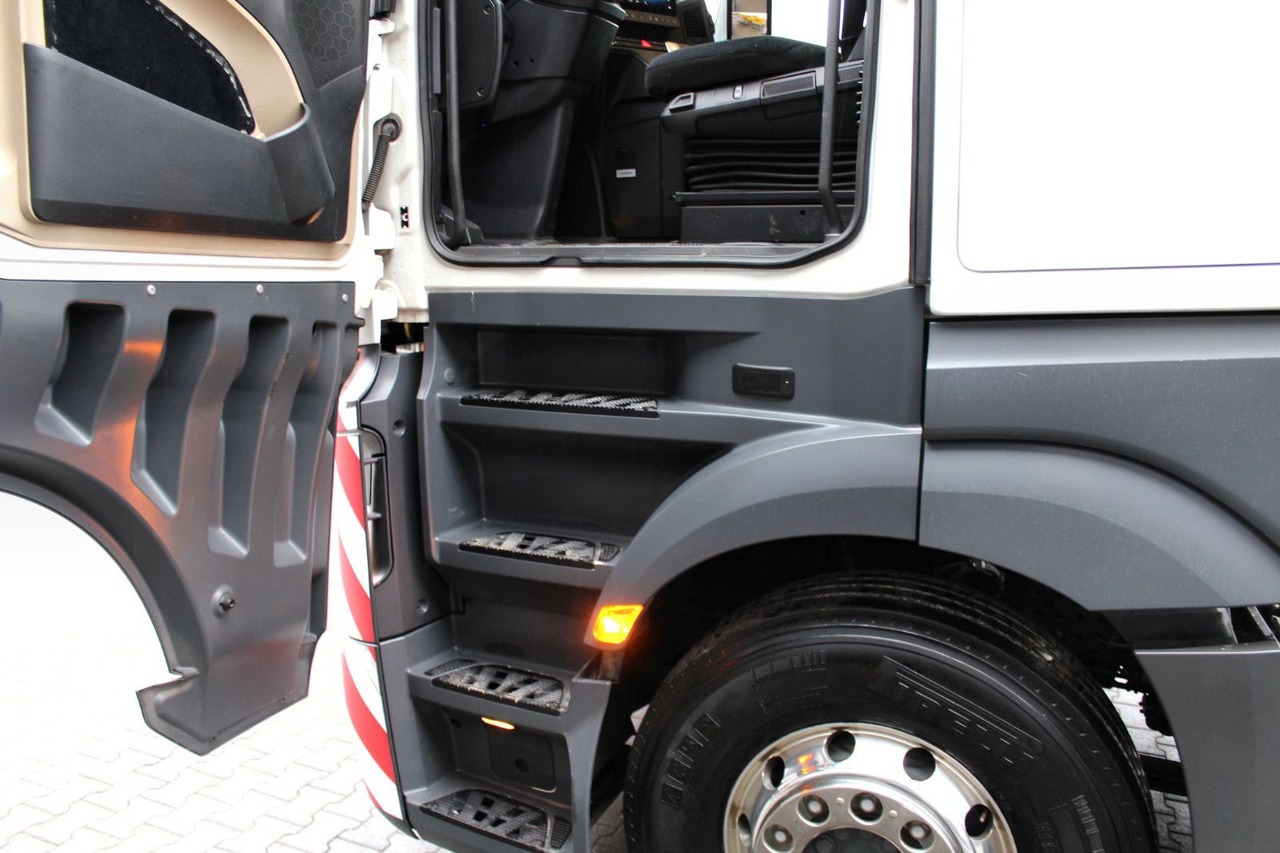 Mercedes-Benz Actros 2551 6x2 BigSpace 68 to Schwerlast + LIFT - شاحنة جرار: صور 5 Mercedes-Benz Actros 2551 6x2 BigSpace 68 to Schwerlast + LIFT - شاحنة جرار: صور 5