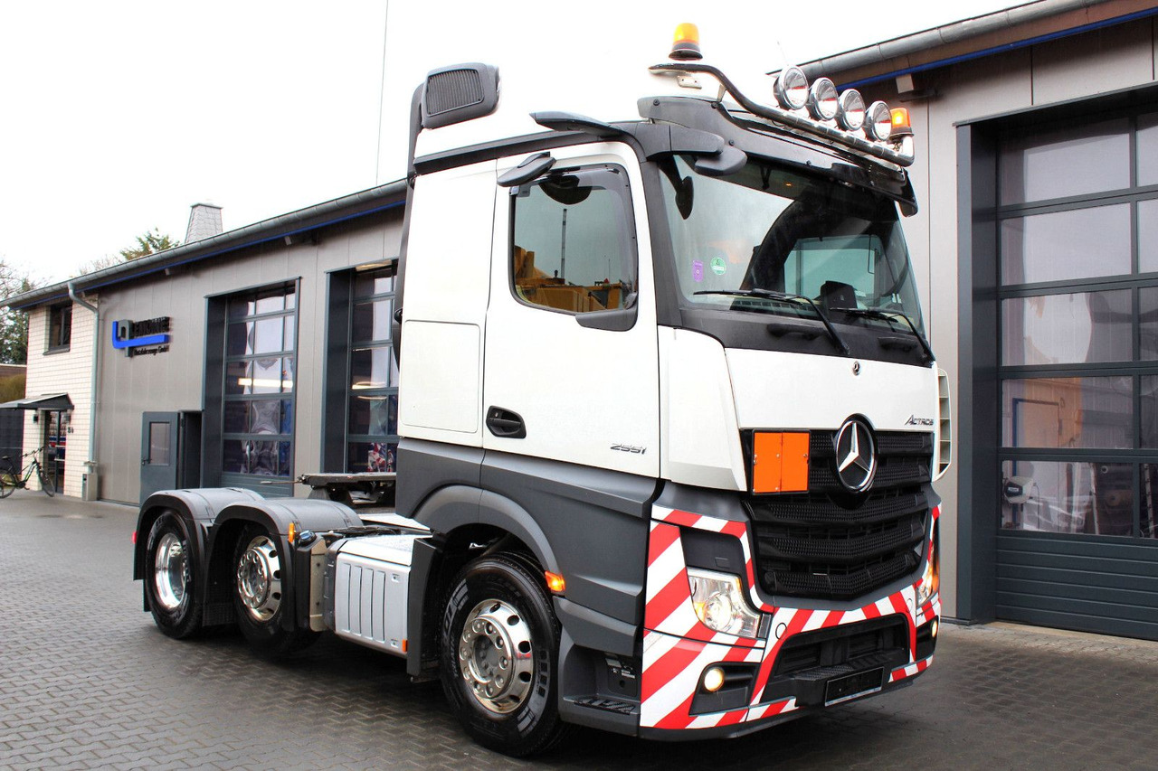Mercedes-Benz Actros 2551 6x2 BigSpace 68 to Schwerlast + LIFT - شاحنة جرار: صور 1 Mercedes-Benz Actros 2551 6x2 BigSpace 68 to Schwerlast + LIFT - شاحنة جرار: صور 1