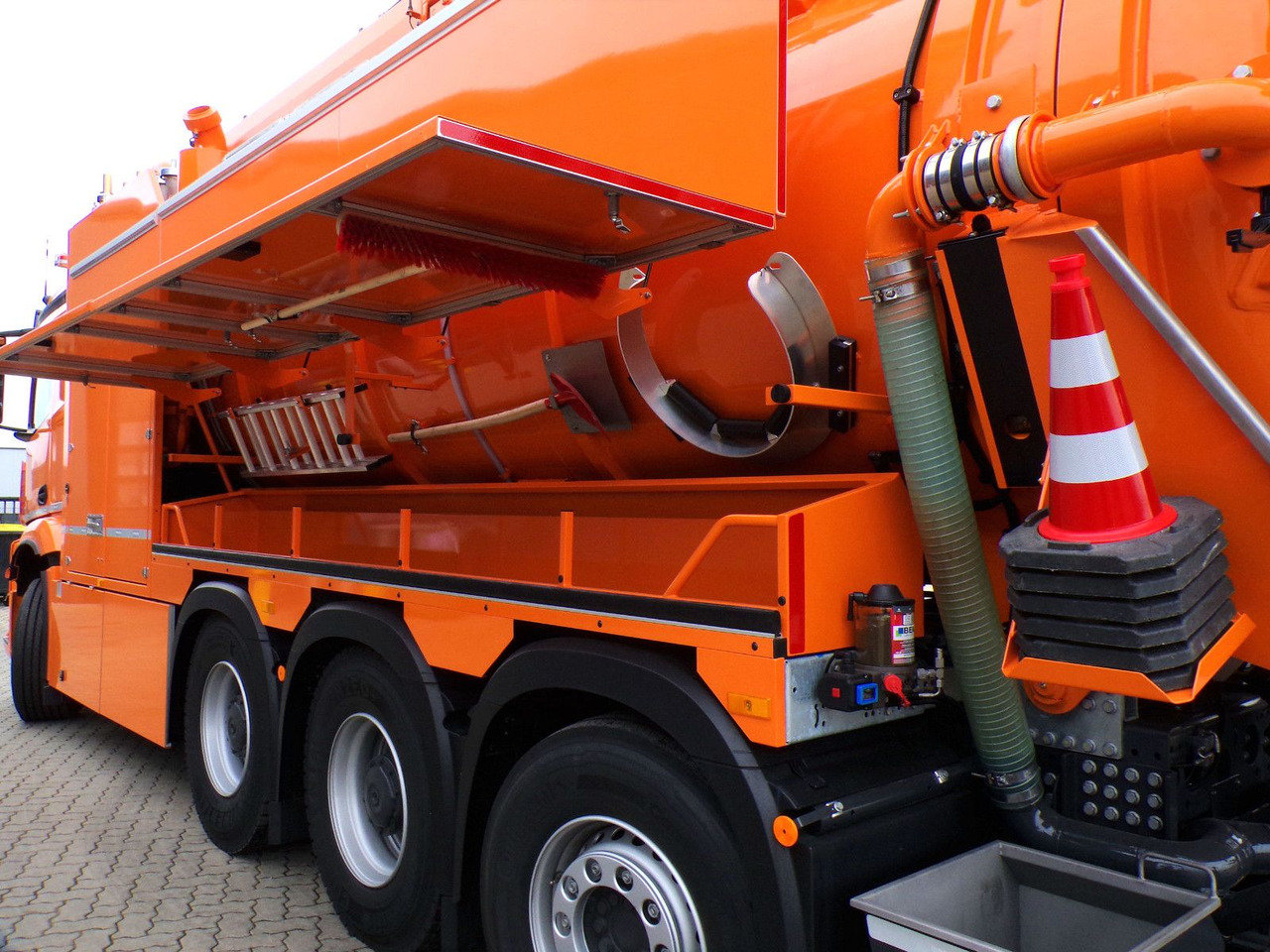 Mercedes-Benz Arocs 3551 8x4 Müller 16mCanalmaster F160EWA WRG - فراغ شاحنة: صور 5 Mercedes-Benz Arocs 3551 8x4 Müller 16mCanalmaster F160EWA WRG - فراغ شاحنة: صور 5