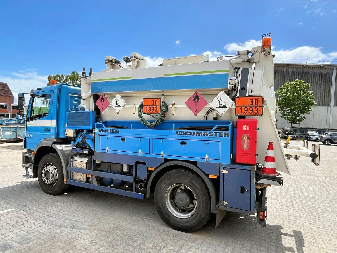 Mercedes-Benz Axor 1833 Müller 9,5m³ Saug u.Druck+HD-Spül +ADR - فراغ شاحنة: صور 2 Mercedes-Benz Axor 1833 Müller 9,5m³ Saug u.Druck+HD-Spül +ADR - فراغ شاحنة: صور 2